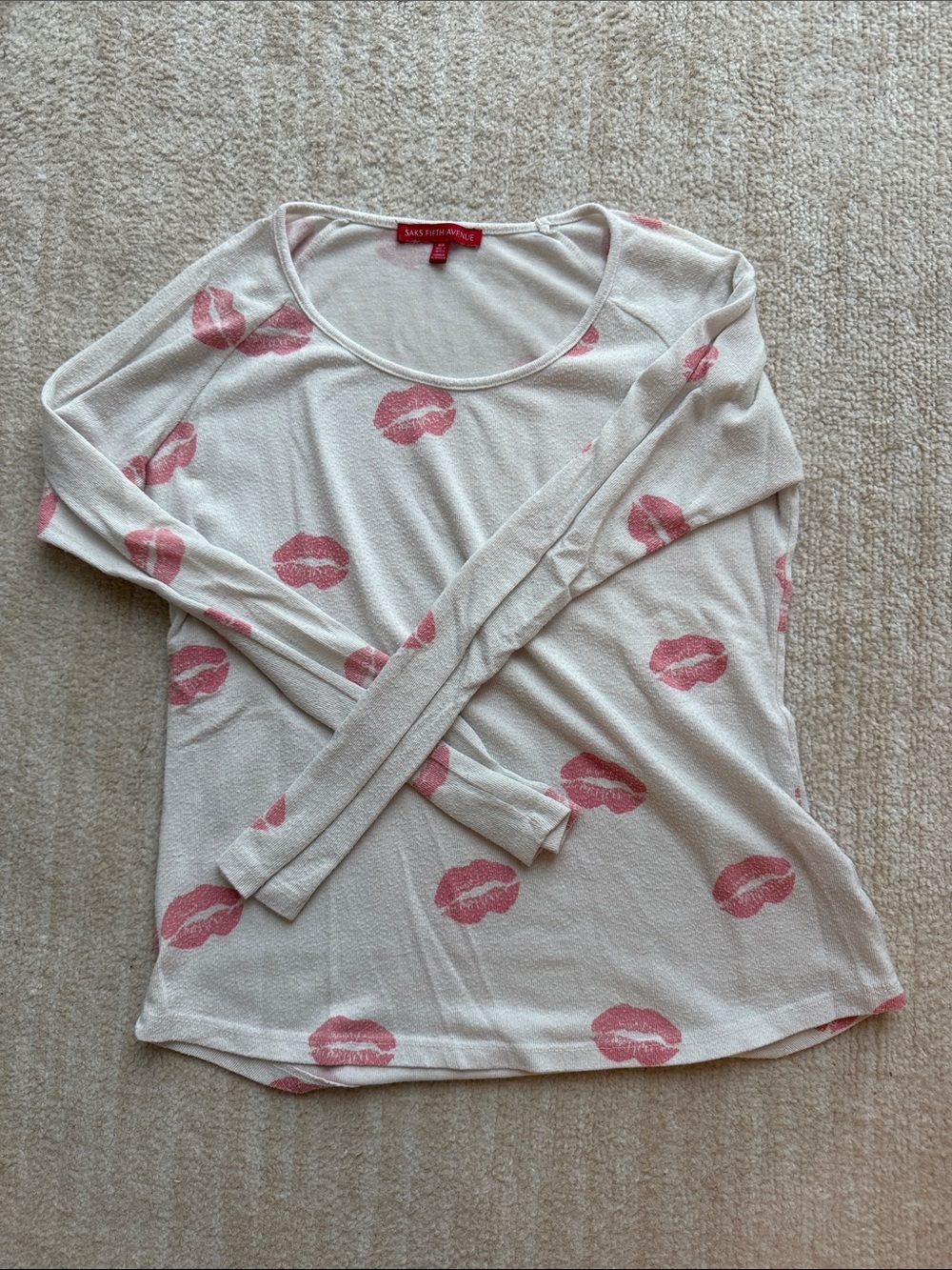Saks Fifth Avenue Cream Sweater with Pink Lip Print